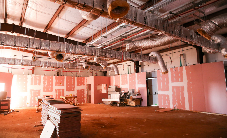 Hospital Crianca Maringa Obras do Hospital da Criança de Maringá, serao 160 leitos, sendo 20 de UTI, a área construída é de aproximadamente 23 mil metros quadrados e está no espaço do antigo aeroporto da cidade, doado pela União ao município. O local tem cerca de 90 mil metros quadrados. - 04/08/2020 - Foto: Geraldo Bubniak/AEN