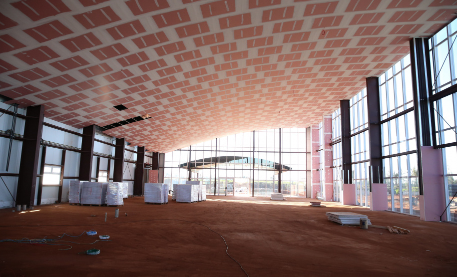 Hospital Crianca Maringa Obras do Hospital da Criança de Maringá, serao 160 leitos, sendo 20 de UTI, a área construída é de aproximadamente 23 mil metros quadrados e está no espaço do antigo aeroporto da cidade, doado pela União ao município. O local tem cerca de 90 mil metros quadrados. - 04/08/2020 - Foto: Geraldo Bubniak/AEN