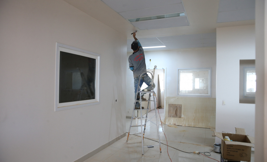 Hospital Crianca Maringa Obras do Hospital da Criança de Maringá, serao 160 leitos, sendo 20 de UTI, a área construída é de aproximadamente 23 mil metros quadrados e está no espaço do antigo aeroporto da cidade, doado pela União ao município. O local tem cerca de 90 mil metros quadrados. - 04/08/2020 - Foto: Geraldo Bubniak/AEN