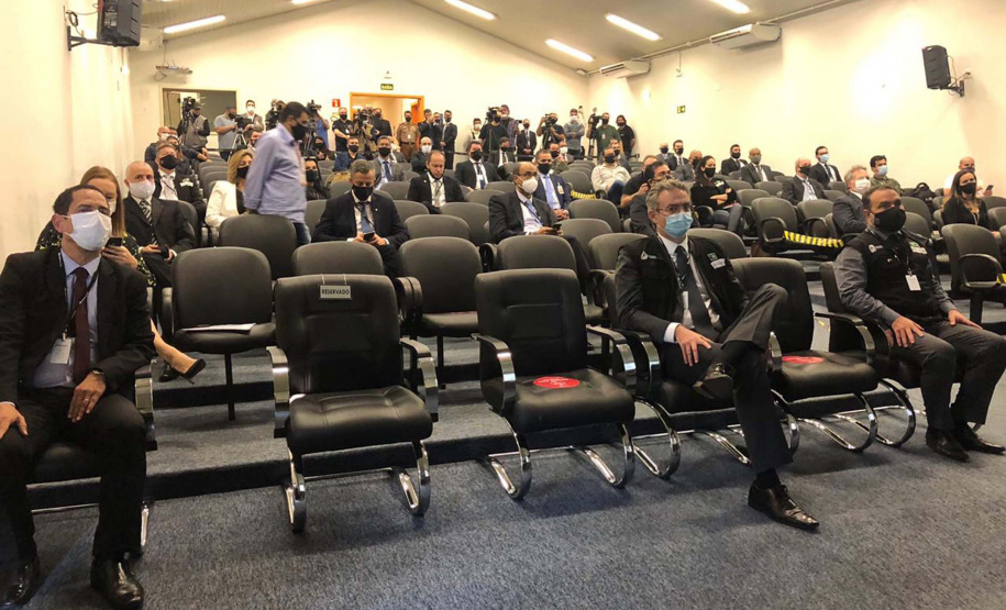 O secretário estadual da Segurança Pública, Romulo Marinho Soares, participou nesta segunda-feira (24), no Parque Tecnológico de Itaipu, em Foz do Iguaçu, junto com o ministro da Justiça e Segurança Pública, André Mendonça, da divulgação do balanço da 22ª fase da Operação Nova Aliança. Foto:SESP