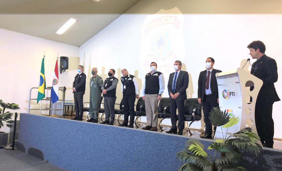 O secretário estadual da Segurança Pública, Romulo Marinho Soares, participou nesta segunda-feira (24), no Parque Tecnológico de Itaipu, em Foz do Iguaçu, junto com o ministro da Justiça e Segurança Pública, André Mendonça, da divulgação do balanço da 22ª fase da Operação Nova Aliança. Foto:SESP