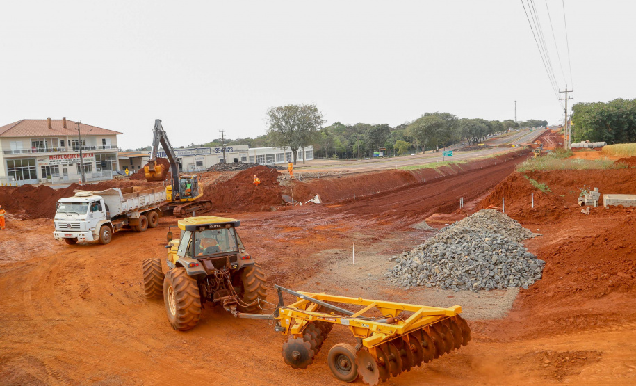 Construção de trincheira em Santa Terezinha do Itaipu.
