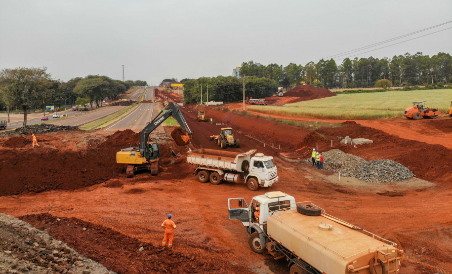 Construção de trincheira em Santa Terezinha do Itaipu.