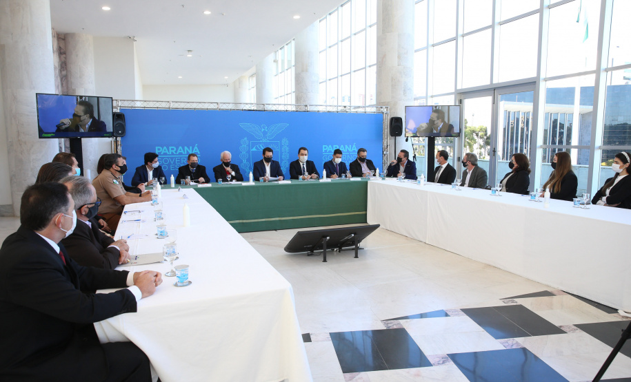 O governador Carlos Massa Ratinho Junior participa nesta quarta-feira (26), no Palácio Iguaçu, do evento que celebra um ano do programa Descomplica, iniciativa de caráter permanente do Governo do Estado para simplificar a vida dos empreendedores