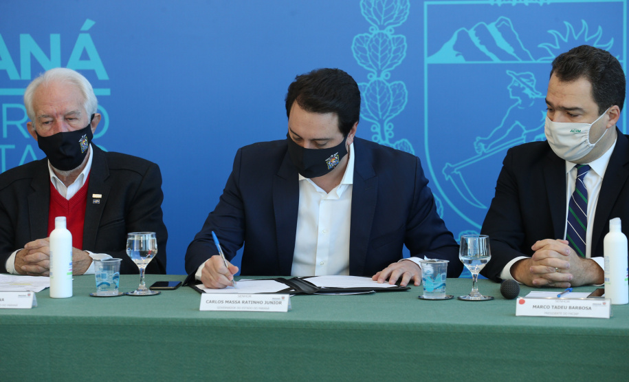 O governador Carlos Massa Ratinho Junior participa nesta quarta-feira (26), no Palácio Iguaçu, do evento que celebra um ano do programa Descomplica, iniciativa de caráter permanente do Governo do Estado para simplificar a vida dos empreendedores