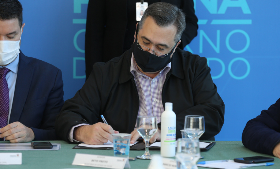 O governador Carlos Massa Ratinho Junior participa nesta quarta-feira (26), no Palácio Iguaçu, do evento que celebra um ano do programa Descomplica, iniciativa de caráter permanente do Governo do Estado para simplificar a vida dos empreendedores