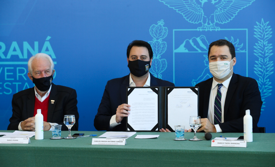 O governador Carlos Massa Ratinho Junior participa nesta quarta-feira (26), no Palácio Iguaçu, do evento que celebra um ano do programa Descomplica, iniciativa de caráter permanente do Governo do Estado para simplificar a vida dos empreendedores