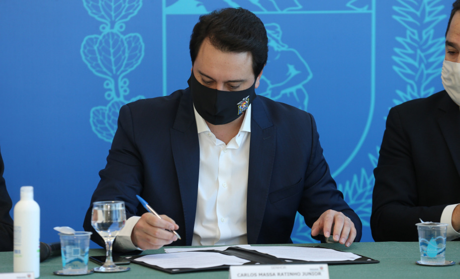 O governador Carlos Massa Ratinho Junior participa nesta quarta-feira (26), no Palácio Iguaçu, do evento que celebra um ano do programa Descomplica, iniciativa de caráter permanente do Governo do Estado para simplificar a vida dos empreendedores