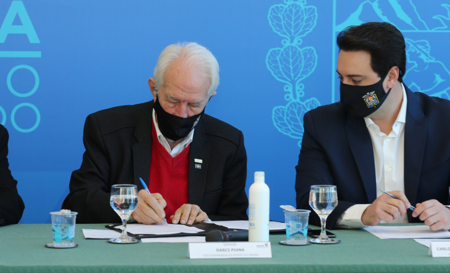 O governador Carlos Massa Ratinho Junior participa nesta quarta-feira (26), no Palácio Iguaçu, do evento que celebra um ano do programa Descomplica, iniciativa de caráter permanente do Governo do Estado para simplificar a vida dos empreendedores