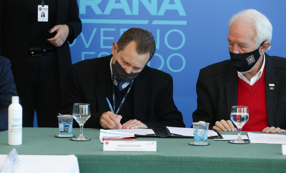 O governador Carlos Massa Ratinho Junior participa nesta quarta-feira (26), no Palácio Iguaçu, do evento que celebra um ano do programa Descomplica, iniciativa de caráter permanente do Governo do Estado para simplificar a vida dos empreendedores