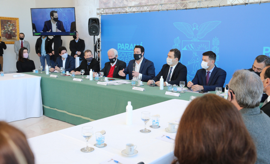 O governador Carlos Massa Ratinho Junior participa nesta quarta-feira (26), no Palácio Iguaçu, do evento que celebra um ano do programa Descomplica, iniciativa de caráter permanente do Governo do Estado para simplificar a vida dos empreendedores