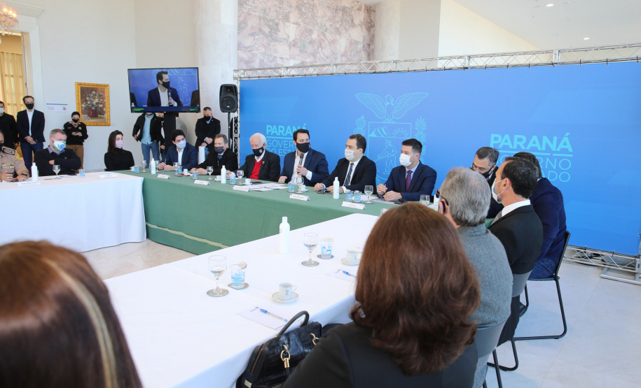 O governador Carlos Massa Ratinho Junior participa nesta quarta-feira (26), no Palácio Iguaçu, do evento que celebra um ano do programa Descomplica, iniciativa de caráter permanente do Governo do Estado para simplificar a vida dos empreendedores
