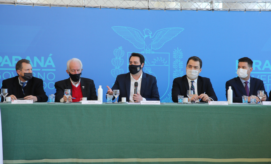 O governador Carlos Massa Ratinho Junior participa nesta quarta-feira (26), no Palácio Iguaçu, do evento que celebra um ano do programa Descomplica, iniciativa de caráter permanente do Governo do Estado para simplificar a vida dos empreendedores