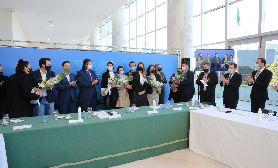 O governador Carlos Massa Ratinho Junior participa nesta quarta-feira (26), no Palácio Iguaçu, do evento que celebra um ano do programa Descomplica, iniciativa de caráter permanente do Governo do Estado para simplificar a vida dos empreendedores