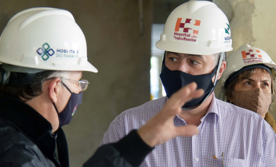 O secretário de Estado de Saúde, Beto Preto, vistoriou nesta quarta-feira (26) a obra do antigo Centro Regional de Especialidades (CRE) da Avenida Kennedy. A reforma total do local terá como resultado um novo ambiente com instalações modernas para atender pacientes que necessitem de diferentes atendimentos na área da saúde. Foto: Américo Antonio/SESA