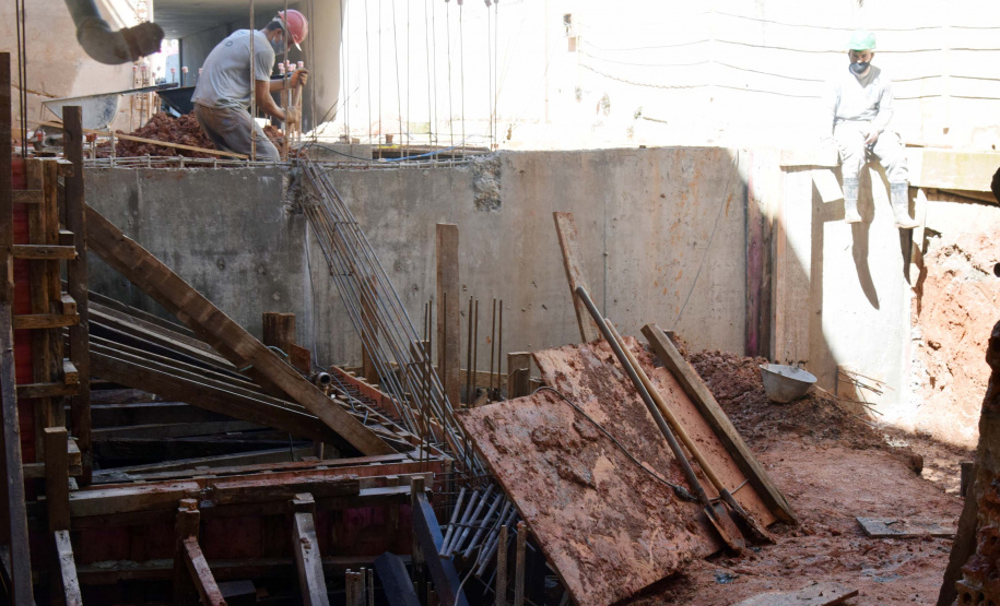 O secretário de Estado de Saúde, Beto Preto, vistoriou nesta quarta-feira (26) a obra do antigo Centro Regional de Especialidades (CRE) da Avenida Kennedy. A reforma total do local terá como resultado um novo ambiente com instalações modernas para atender pacientes que necessitem de diferentes atendimentos na área da saúde. Foto: Américo Antonio/SESA