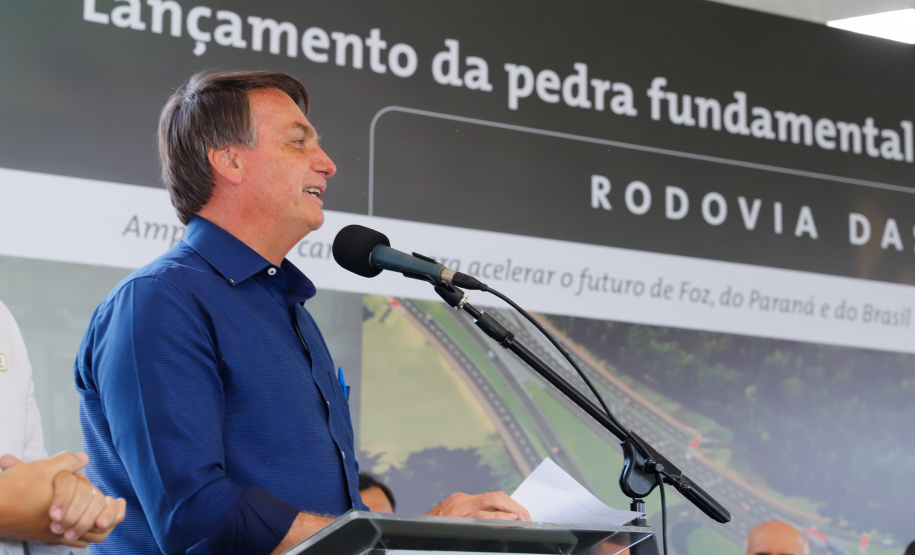 O presidente Jair Bolsonaro e o governador Carlos Massa Ratinho Junior lançaram nesta quinta-feira (27), em Foz do Iguaçu, a pedra fundamental da duplicação da Rodovia das Cataratas (BR-469), do trevo de acesso à Argentina até a entrada do Parque Nacional do Iguaçu. A cerimônia concretiza a obra de 8,7 quilômetros.