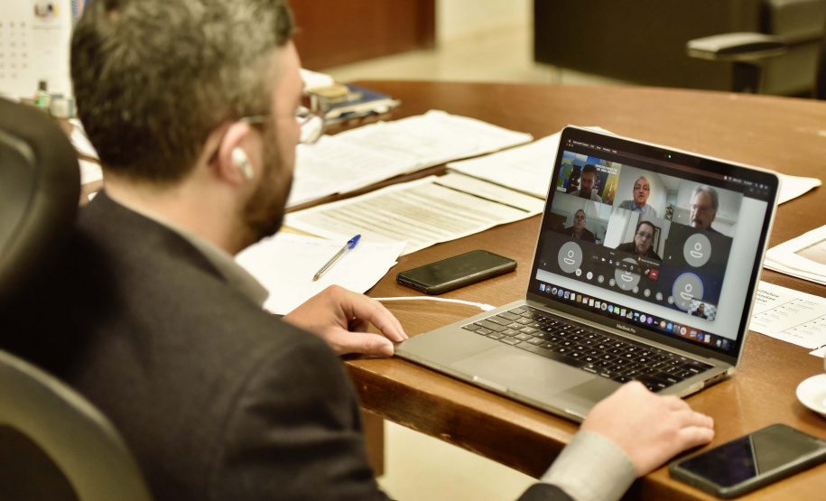 O secretário nacional de Portos e Transportes Aquaviários do Ministério da Infraestrutura, Diogo Piloni, é o novo presidente do Conselho de Administração da Autoridade Portuária de Paranaguá. O colegiado é responsável pela orientação geral dos negócios da empresa pública Portos do Paraná.