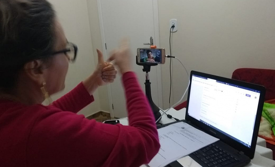 Seed inclui alunos surdos no Aula Paraná através de videoaulas com interpretação em Libras
.Foto:SEED