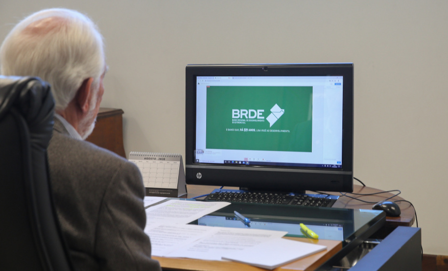 O vice governador Darci Piana participa nesta quarta-feira (27) da video-conferencia de assinatura da parceria entre o BRDE e o  Banco de Desenvolvimento da América Latina (CAF).   Curitiba, 27/08/2020 -  Foto: Geraldo Bubniak/AEN