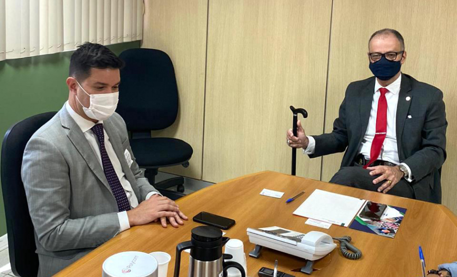 Em Brasília, o chefe da Casa Civil, Guto Silva, e o diretor presidente do Tecpar, Jorge Callado, participaram de reuniões na Anvisa e na Embaixada Russa para agilizar o processo de aprovação dos estudos clínicos da vacina no Brasil. Serão testados 10 mil voluntários, com prioridade para profissionais de saúde. Foto: Casa Civil