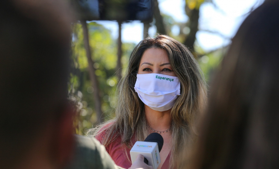 Floresce PR O Governador Carlos Massa Ratinho Junior participa nesta sexta-feira (28), da campanha Floresce Paraná, em comemoração ao Dia Nacional do Voluntariado. A ação é liderada pela primeira-dama do Estado e presidente do Conselho de Ação Solidária, Luciana Saito Massa. Acompanhados do secretário do Desenvolvimento Sustentável e do Turismo, Marcio Nunes. Curitiba, 28/08/2020. Foto: Geraldo Bubniak/AEN