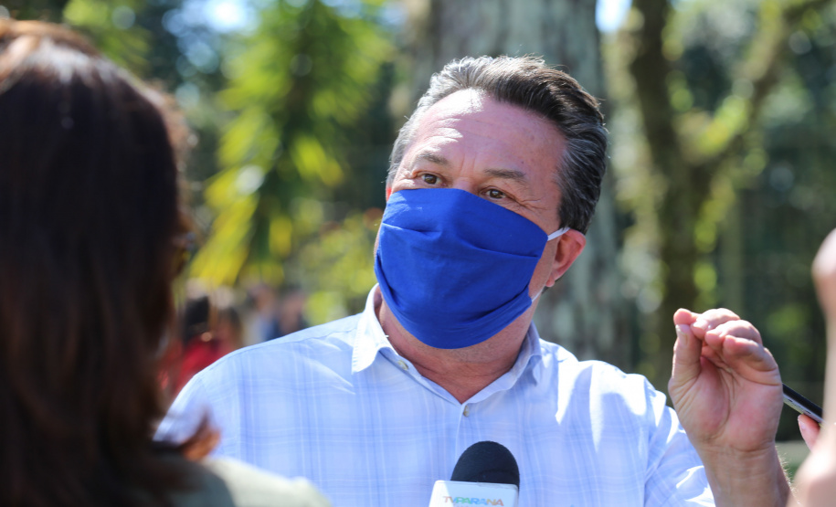 Floresce PR O Governador Carlos Massa Ratinho Junior participa nesta sexta-feira (28), da campanha Floresce Paraná, em comemoração ao Dia Nacional do Voluntariado. A ação é liderada pela primeira-dama do Estado e presidente do Conselho de Ação Solidária, Luciana Saito Massa. Acompanhados do secretário do Desenvolvimento Sustentável e do Turismo, Marcio Nunes. Curitiba, 28/08/2020. Foto: Geraldo Bubniak/AEN