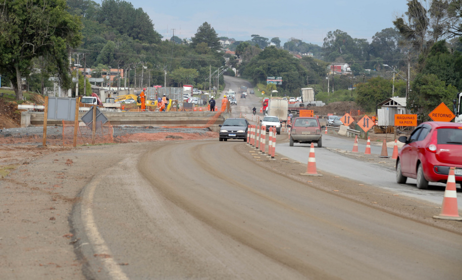 Duplicação Serão investidos R$ 90,6 milhões para construir novas pistas, vias marginais, pontes, viadutos, passarela, calçadas e ciclovias no trecho entre Curitiba e Almirante Tamandaré, em uma extensão de 4,74 quilômetros. O prazo de execução é de dois anos
.Foto: Ari Dias/AEN.
