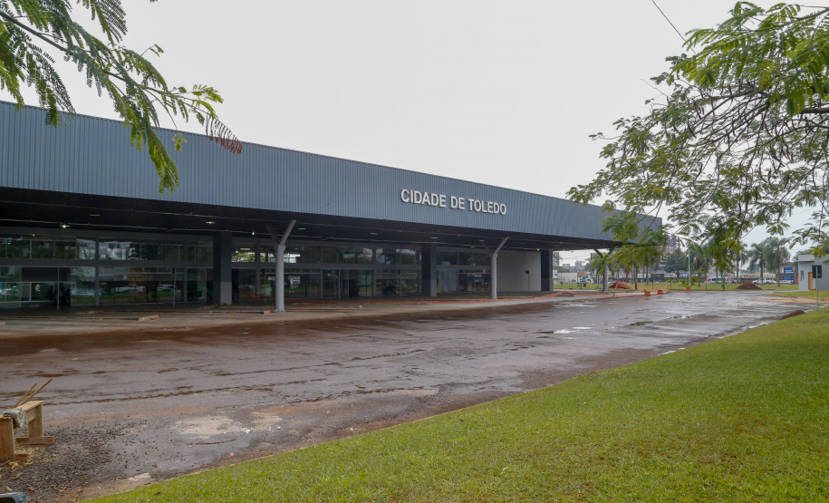 Governo do Estado moderniza terminal rodoviário de Toledo.