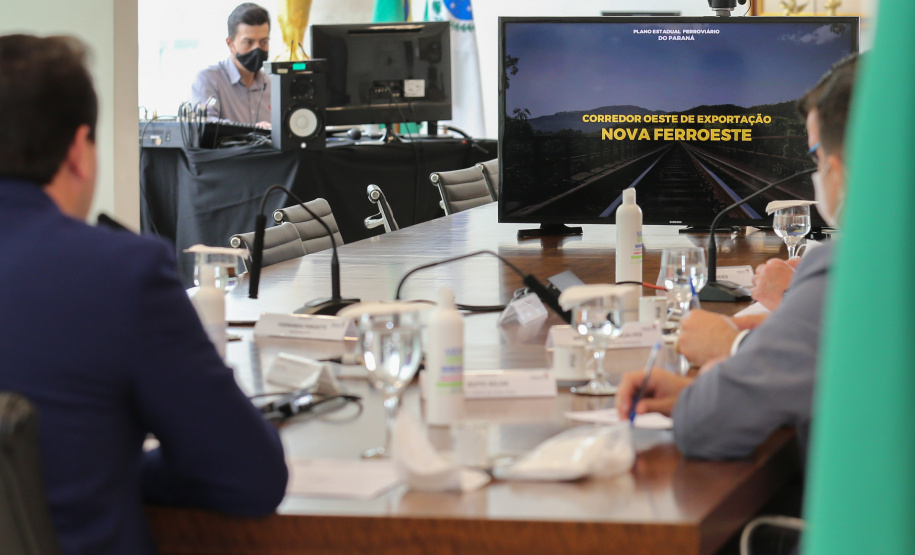 O Governador Carlos Massa Ratinho Junior apresenta, nesta segunda-feira (31), por  videoconferência  para a bancada de deputados federais do Estado, o projeto de implantação do Corredor Oeste de Exportação