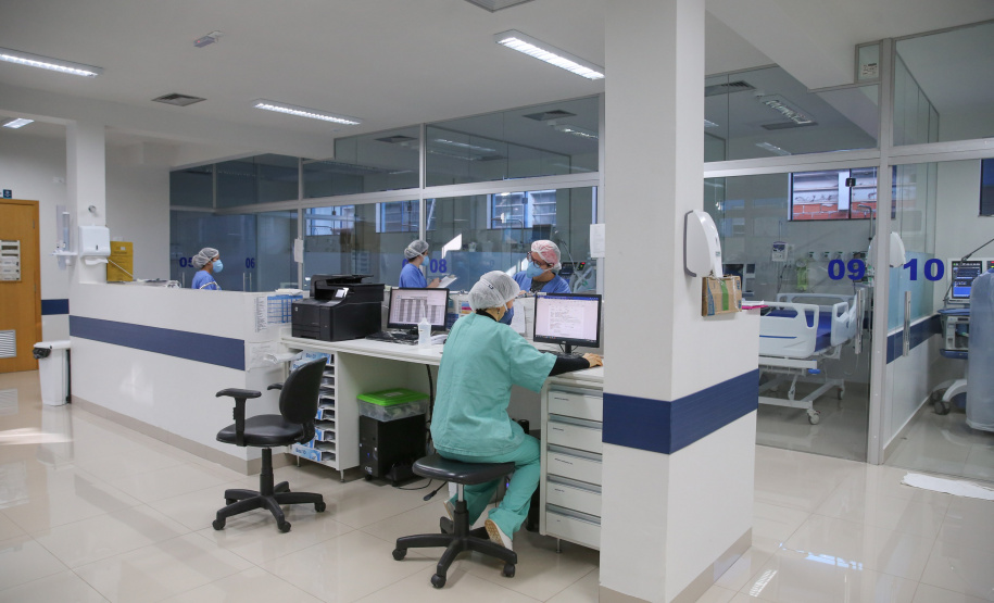 Agosto termina com queda nos óbitos por covid-19 e estabilidade de casos. Foto: Geraldo Bubniak/AEN