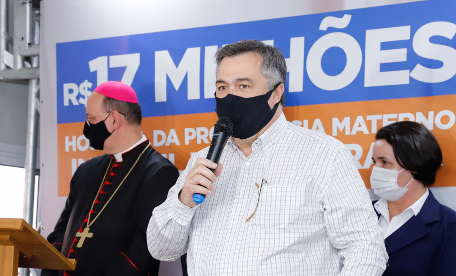 O Governo do Estado vai investir R$ 16,2 milhões na reforma e ampliação do Hospital da Providência, em Apucarana, no Vale do Ivaí. A ordem de serviço foi assinada nesta quarta-feira (02) pelo governador Carlos Massa Ratinho Junior em cerimônia na sede do complexo médico. A contrapartida do hospital é de R$ 853 mil. O prazo para a conclusão da obra é de 18 meses.