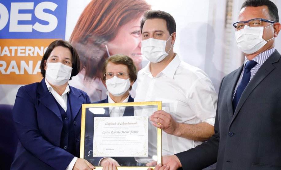 O Governo do Estado vai investir R$ 16,2 milhões na reforma e ampliação do Hospital da Providência, em Apucarana, no Vale do Ivaí. A ordem de serviço foi assinada nesta quarta-feira (02) pelo governador Carlos Massa Ratinho Junior em cerimônia na sede do complexo médico. A contrapartida do hospital é de R$ 853 mil. O prazo para a conclusão da obra é de 18 meses.