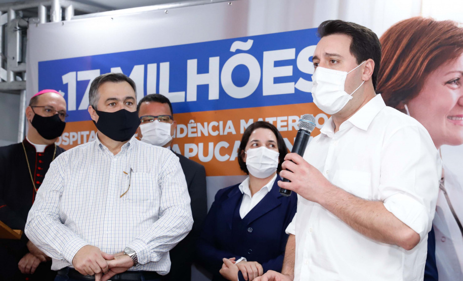 O Governo do Estado vai investir R$ 16,2 milhões na reforma e ampliação do Hospital da Providência, em Apucarana, no Vale do Ivaí. A ordem de serviço foi assinada nesta quarta-feira (02) pelo governador Carlos Massa Ratinho Junior em cerimônia na sede do complexo médico. A contrapartida do hospital é de R$ 853 mil. O prazo para a conclusão da obra é de 18 meses.