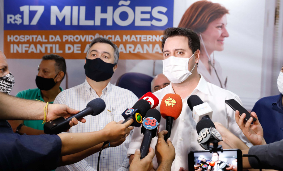 O Governo do Estado vai investir R$ 16,2 milhões na reforma e ampliação do Hospital da Providência, em Apucarana, no Vale do Ivaí. A ordem de serviço foi assinada nesta quarta-feira (02) pelo governador Carlos Massa Ratinho Junior em cerimônia na sede do complexo médico. A contrapartida do hospital é de R$ 853 mil. O prazo para a conclusão da obra é de 18 meses.