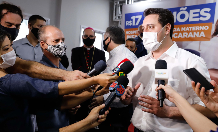 O Governo do Estado vai investir R$ 16,2 milhões na reforma e ampliação do Hospital da Providência, em Apucarana, no Vale do Ivaí. A ordem de serviço foi assinada nesta quarta-feira (02) pelo governador Carlos Massa Ratinho Junior em cerimônia na sede do complexo médico. A contrapartida do hospital é de R$ 853 mil. O prazo para a conclusão da obra é de 18 meses.