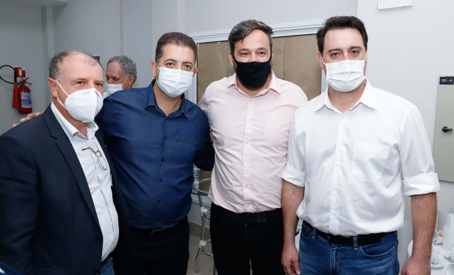 O Governo do Estado vai investir R$ 16,2 milhões na reforma e ampliação do Hospital da Providência, em Apucarana, no Vale do Ivaí. A ordem de serviço foi assinada nesta quarta-feira (02) pelo governador Carlos Massa Ratinho Junior em cerimônia na sede do complexo médico. A contrapartida do hospital é de R$ 853 mil. O prazo para a conclusão da obra é de 18 meses.