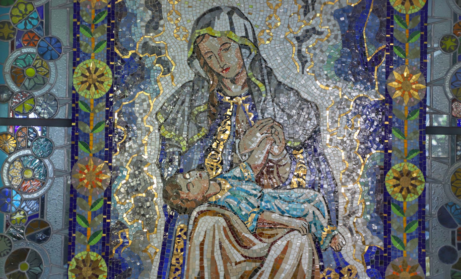 O Governo do Estado vai investir R$ 16,2 milhões na reforma e ampliação do Hospital da Providência, em Apucarana, no Vale do Ivaí. A ordem de serviço foi assinada nesta quarta-feira (02) pelo governador Carlos Massa Ratinho Junior em cerimônia na sede do complexo médico. A contrapartida do hospital é de R$ 853 mil. O prazo para a conclusão da obra é de 18 meses.