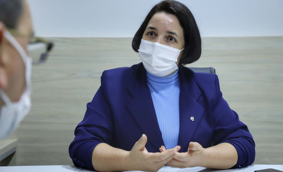 O Governo do Estado vai investir R$ 16,2 milhões na reforma e ampliação do Hospital da Providência, em Apucarana, no Vale do Ivaí. A ordem de serviço foi assinada nesta quarta-feira (02) pelo governador Carlos Massa Ratinho Junior em cerimônia na sede do complexo médico. A contrapartida do hospital é de R$ 853 mil. O prazo para a conclusão da obra é de 18 meses.