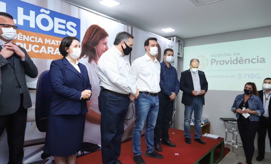 O Governo do Estado vai investir R$ 16,2 milhões na reforma e ampliação do Hospital da Providência, em Apucarana, no Vale do Ivaí. A ordem de serviço foi assinada nesta quarta-feira (02) pelo governador Carlos Massa Ratinho Junior em cerimônia na sede do complexo médico. A contrapartida do hospital é de R$ 853 mil. O prazo para a conclusão da obra é de 18 meses.