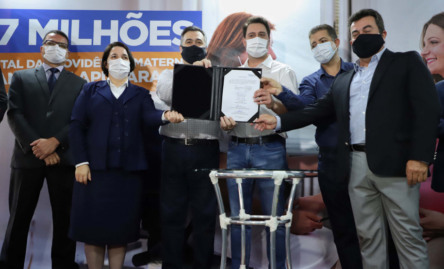 O Governo do Estado vai investir R$ 16,2 milhões na reforma e ampliação do Hospital da Providência, em Apucarana, no Vale do Ivaí. A ordem de serviço foi assinada nesta quarta-feira (02) pelo governador Carlos Massa Ratinho Junior em cerimônia na sede do complexo médico. A contrapartida do hospital é de R$ 853 mil. O prazo para a conclusão da obra é de 18 meses.