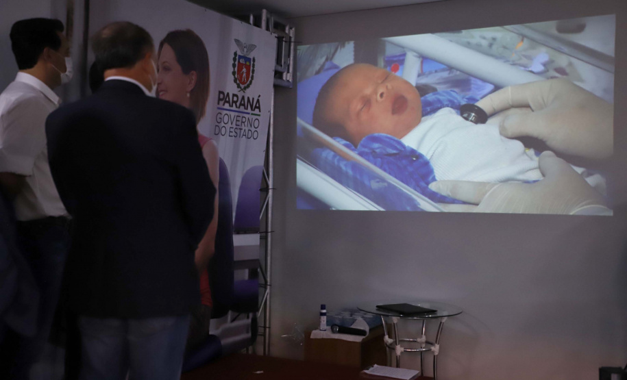 O Governo do Estado vai investir R$ 16,2 milhões na reforma e ampliação do Hospital da Providência, em Apucarana, no Vale do Ivaí. A ordem de serviço foi assinada nesta quarta-feira (02) pelo governador Carlos Massa Ratinho Junior em cerimônia na sede do complexo médico. A contrapartida do hospital é de R$ 853 mil. O prazo para a conclusão da obra é de 18 meses.