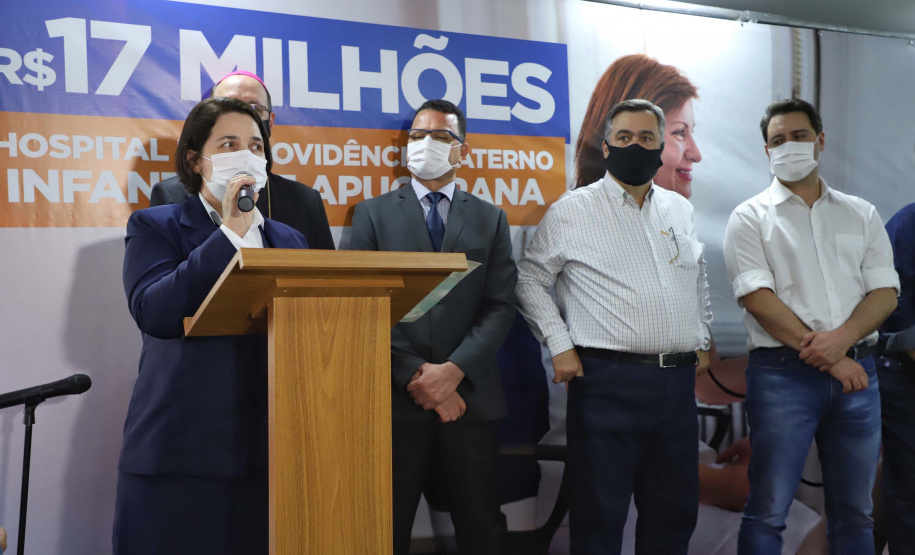 O Governo do Estado vai investir R$ 16,2 milhões na reforma e ampliação do Hospital da Providência, em Apucarana, no Vale do Ivaí. A ordem de serviço foi assinada nesta quarta-feira (02) pelo governador Carlos Massa Ratinho Junior em cerimônia na sede do complexo médico. A contrapartida do hospital é de R$ 853 mil. O prazo para a conclusão da obra é de 18 meses.