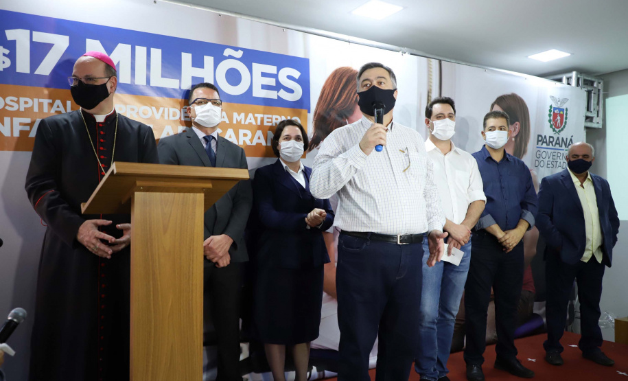 O Governo do Estado vai investir R$ 16,2 milhões na reforma e ampliação do Hospital da Providência, em Apucarana, no Vale do Ivaí. A ordem de serviço foi assinada nesta quarta-feira (02) pelo governador Carlos Massa Ratinho Junior em cerimônia na sede do complexo médico. A contrapartida do hospital é de R$ 853 mil. O prazo para a conclusão da obra é de 18 meses.