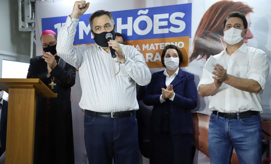 O Governo do Estado vai investir R$ 16,2 milhões na reforma e ampliação do Hospital da Providência, em Apucarana, no Vale do Ivaí. A ordem de serviço foi assinada nesta quarta-feira (02) pelo governador Carlos Massa Ratinho Junior em cerimônia na sede do complexo médico. A contrapartida do hospital é de R$ 853 mil. O prazo para a conclusão da obra é de 18 meses.