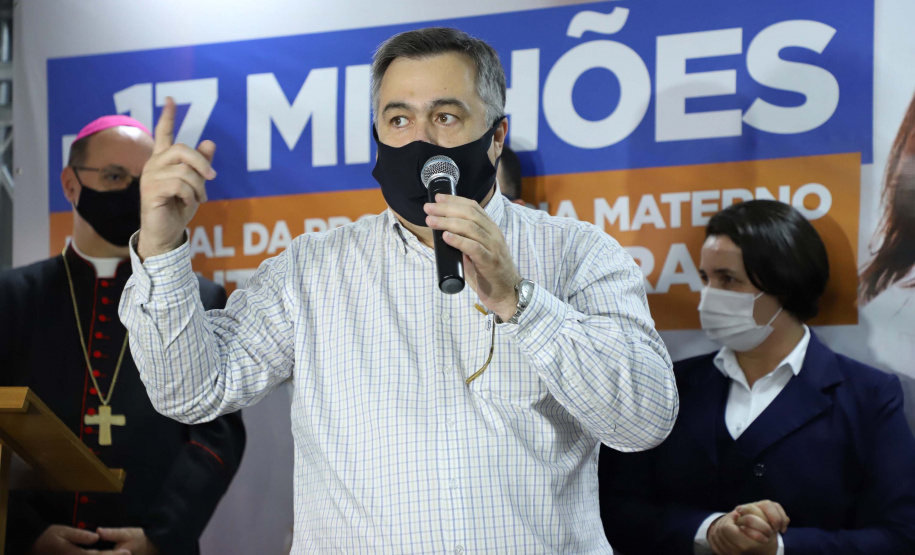 O Governo do Estado vai investir R$ 16,2 milhões na reforma e ampliação do Hospital da Providência, em Apucarana, no Vale do Ivaí. A ordem de serviço foi assinada nesta quarta-feira (02) pelo governador Carlos Massa Ratinho Junior em cerimônia na sede do complexo médico. A contrapartida do hospital é de R$ 853 mil. O prazo para a conclusão da obra é de 18 meses.