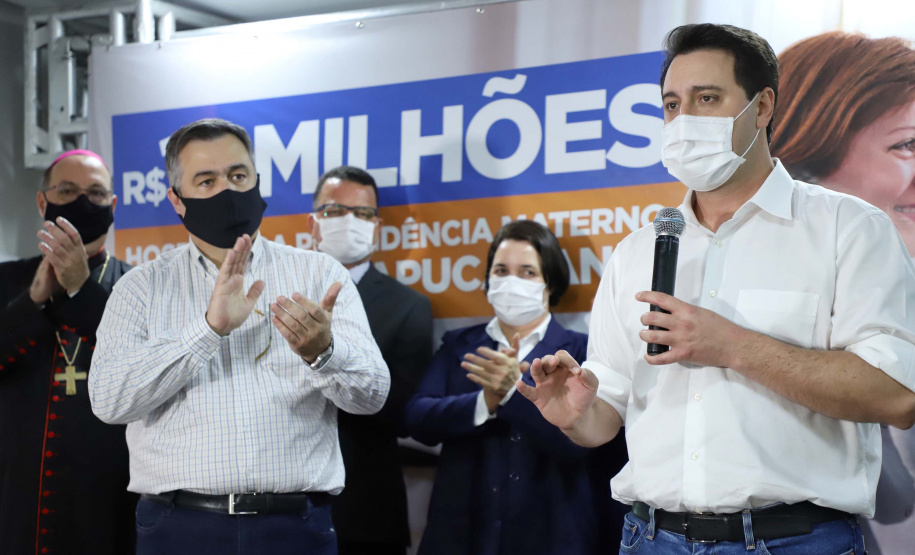 O Governo do Estado vai investir R$ 16,2 milhões na reforma e ampliação do Hospital da Providência, em Apucarana, no Vale do Ivaí. A ordem de serviço foi assinada nesta quarta-feira (02) pelo governador Carlos Massa Ratinho Junior em cerimônia na sede do complexo médico. A contrapartida do hospital é de R$ 853 mil. O prazo para a conclusão da obra é de 18 meses.