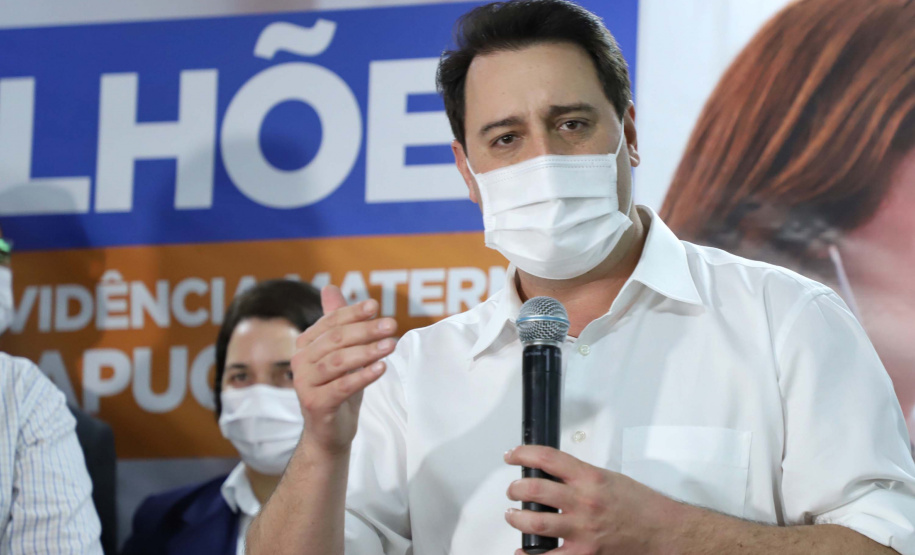 O Governo do Estado vai investir R$ 16,2 milhões na reforma e ampliação do Hospital da Providência, em Apucarana, no Vale do Ivaí. A ordem de serviço foi assinada nesta quarta-feira (02) pelo governador Carlos Massa Ratinho Junior em cerimônia na sede do complexo médico. A contrapartida do hospital é de R$ 853 mil. O prazo para a conclusão da obra é de 18 meses.