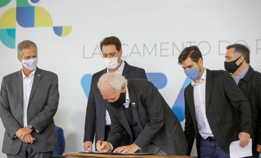 02.09.2020 - O Governo do Estado recebeu nesta quarta-feira (2) dez carros elétricos modelo Zoe, da Renault, como parte do projeto VEM PR.Foto Gilson Abreu