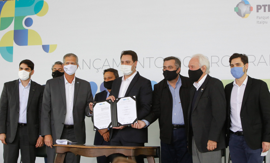 02.09.2020 - O Governo do Estado recebeu nesta quarta-feira (2) dez carros elétricos modelo Zoe, da Renault, como parte do projeto VEM PR.Foto Gilson Abreu